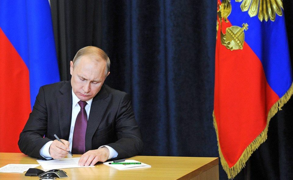 Владимир Путин подписал закон  о госзакупках